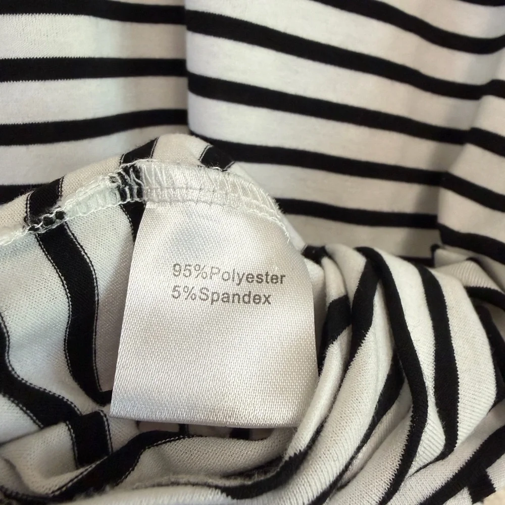 Black & White Striped V-Neck Tee – Size 2XL - Picture 7 of 9